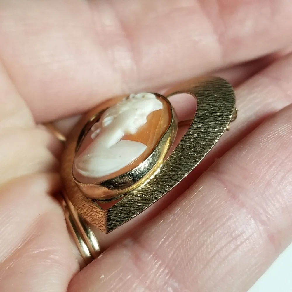 Vintage cameo brooch heart Bal-Ron 1/20 12k G.F. gold filled shell balron